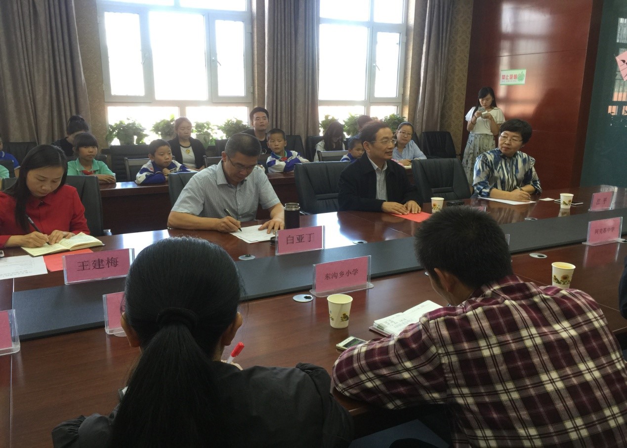 中国经济体制改革基金会与新疆达坂城区教育局开展“关爱留守儿童送故事下乡”捐赠活动